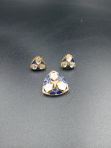 Collier Pendentif Géométrique Amaira Jewels en Argent Plaqué Or avec Zircon Cubique et Pierre Bleue pour Femme, Style Vintage Ethnique, Idéal pour les Fiançailles et les Occasions Spéciales - Product Image 4