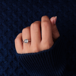 Anillo de compromiso solitario con diamante de laboratorio de corte portugués redondo de 2 quilates, certificado IGI, oro blanco de 14k, engaste tipo catedral. - Product Image 2