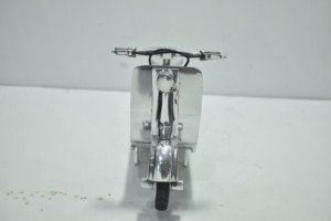 Modelo Decorativo Retro de Metal de la Mejor Calidad, Scooter Vespa LD Vintage, para Decoración del Hogar u Oficina, Disponible para la Venta - Product Image 4