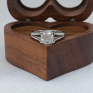 Bague de fiançailles classique en diamant de laboratoire taille coussin 1 carat, plaqué or 18 carats, bijoux de luxe pour femme - Product Image 1