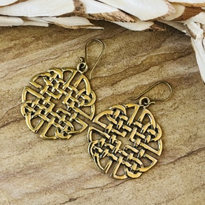 Boucles d'oreilles pendantes Primum Look Design Nœud Celtique, Bijoux Bohème Tendance en Laiton pour Femme, Finition Laiton Antique, Goutte Géométrique Creuse - Product Image 5