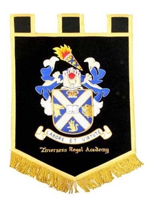 Banderas Colgantes Personalizadas ODM Bordadas a Mano con Hilo para Bandas de Marcha y Desfiles - Product Image 4