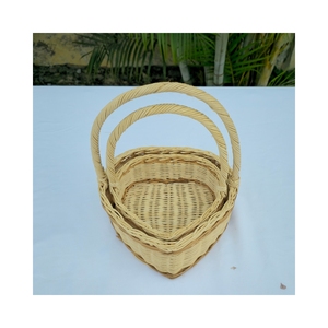 Cesta de Mimbre Blanca en Forma de Corazón con Detalles Marrones - Ecológica y Multiusos - Product Image 4