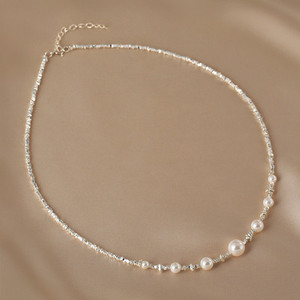 Collar de Cadena con Degradado para Mujer, de Alta Gama, Versátil, con Perlas de Agua Dulce y Plata Desgastada, para Suéteres, Diseño Exclusivo - Product Image 1
