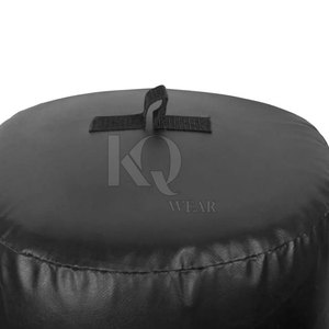 Sac de frappe haute performance conçu pour la pratique de la boxe et du kickboxing, avec des coutures robustes et un matériau durable. - Product Image 5