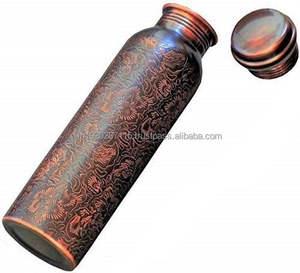 Bouteille d'eau en cuivre artisanale avec un motif floral en émail multicolore et une beauté intemporelle pour un usage domestique et une hydratation consciente - Product Image 5