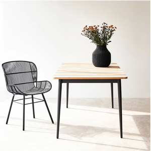 Ensemble de salle à manger d'extérieur moderne très vendu, doté de chaises de salle à manger élégantes et durables à dossier en maille. - Product Image 1