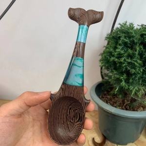 Ensemble de fourchettes, cuillères et couteaux en bois jetables et durables en forme de poisson pour l'emballage de plats à emporter, disponible à un prix raisonnable - Product Image 5