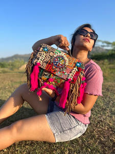 Nouvel arrivage de sacs en coton pour femmes <span class=keywords><strong>Rajasthani</strong></span> véritable fait à la main Tribal Multi couleur Boho Hippie daim cuir frange gland Banjara