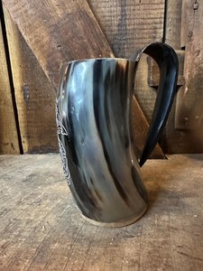Taza de cuerno de búfalo hecha a mano, forma natural, tallada con temática animal, arte coleccionable, artesanía buraq - Product Image 4