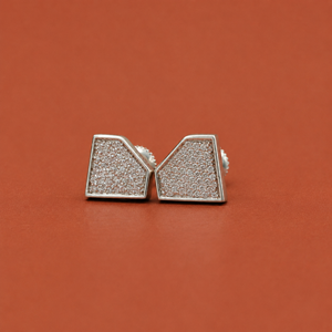 Boucles d'oreilles trapézoïdales en argent sterling 925 avec cristaux, design moderne et élégant - Product Image 2