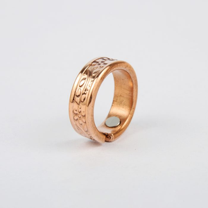 Bague de bien-être en cuivre de qualité supérieure, fabriquée artisanallement – Conception enveloppante confortable et réglable - Product Image 2