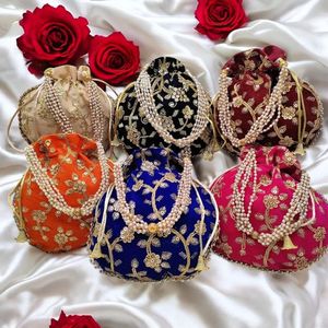 Sac Potli Brodé Multicolore Fait Main Indien avec Cordon de Serrage – Sacs Cadeaux pour Haldi, Mehndi, Mariage, Demoiselles d'honneur, Fêtes et Retours de Faveurs - Product Image 4