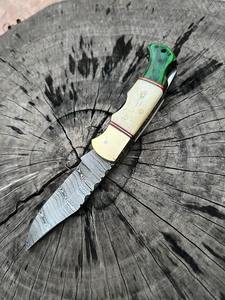 Couteau de poche pliant artisanal en acier Damas sur mesure avec étui en cuir, manche en bois osseux, support OEM, pour usage quotidien - Product Image 4