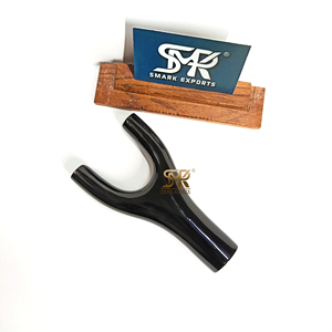 Canne de marche artisanale en corne de buffle écologique, finition lisse, poignée ergonomique moderne et durable - Product Image 1