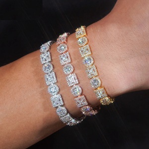 Bracelet en moissanite ajustable très demandé pour hommes et femmes, design de bijoux de luxe durable, disponible à la vente - Product Image 1