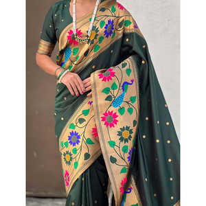 Sari en soie Paithani vert bouteille à large bordure, tissé avec des fils Zari, vêtements indiens et pakistanais - Product Image 3
