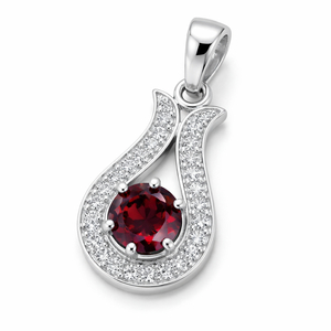 Pendentif Solitaire Rhaya Jewels en Argent Sterling Plaqué Rhodium avec Grenat Géométrique Sertie Griffe – Cadeau Tendance Minimaliste pour Femme - Product Image 3