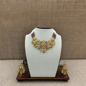 Parure de collier indien traditionnel en or avec pierres vertes émeraude et roses et boucles d'oreilles assorties, bijoux ethniques de temple pour mariée - Product Image 4