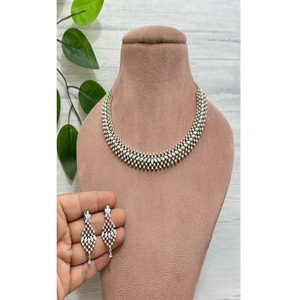 Magnifique ensemble collier et boucles d'oreilles en zircon blanc poli de qualité supérieure, idéal pour mariage, soirée, bijoux tendance pour femmes - Product Image 2