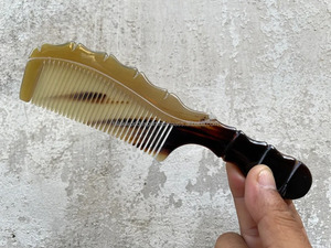 Peigne en corne de vache de qualité supérieure fait à la main, accessoires de cheveux portables, logo personnalisé, fabriqué au Vietnam pour un usage domestique, peigne anti-poux - Product Image 6