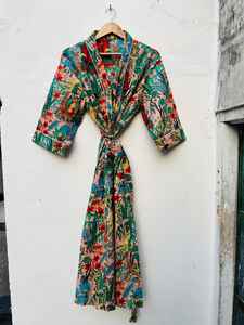 Robe de style kimono en coton pour femme avec motif floral imprimé à la main, conçue pour un sommeil confortable, pour se détendre et pour un usage quotidien - Product Image 2