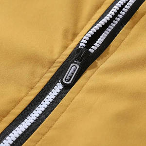 Chaqueta Varsity para Hombre, Amarillo y Azul Marino, Bordada, con Cierre Frontal, Talla Grande, Corte Regular, para Otoño - Product Image 4