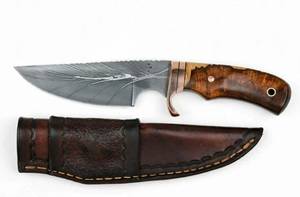 Outil utilitaire d'extérieur artisanal en acier Damas, manche en bois de burl, garde en cuivre, étui en cuir - Product Image 2