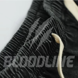 Shorts courts pour hommes en PU noir, taille haute, taille élastique, couleur unie, style décontracté - Product Image 5