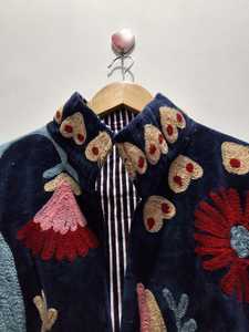Veste vintage en velours écologique pour femmes, faite à la main, brodée, d'hiver, coupe bomber classique avec poche, mode ethnique - Product Image 3