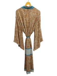 Kimono de seda Bridel con patchwork, túnica larga para cubrir el bikini, ropa de noche, hecho a mano, estilo vintage indio, kimono de sari de seda reciclada. - Product Image 4