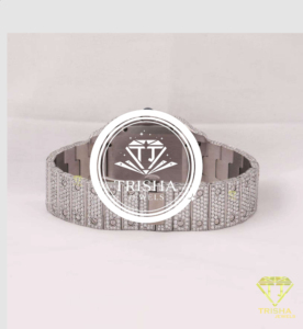Reloj de Diamantes Moissanite Personalizado con Incrustaciones Completas, Esfera con Números Romanos de Colores y Engaste de Piedras VVS - Product Image 4
