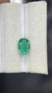 Émeraude naturelle zambienne certifiée IGI, taille ovale, avec une bonne qualité de lustre, pierre précieuse non montée, 2,53 carats - Product Image 4