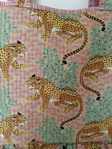 Funda acolchada para portátil con estampado de selva y correas para el hombro, elegante y protectora, modelo T-1, Shree Balajee Garments - Product Image 3