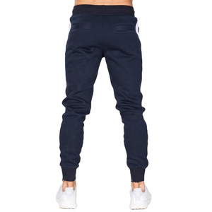 Conjuntos deportivos para hombre con corte atlético elegante, tela transpirable y diseño moderno, perfectos para entrenar. - Product Image 6