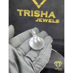 Collier pendentif logo rond Hip Hop entièrement pavé de diamants Moissanite VVS, plaqué or 18 carats, cadeau unisexe Trisha Jewels - Product Image 5
