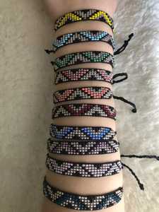 Meilleur bracelet artisanal NOUSHAD fait main avec perles, motifs de pierres diverses, design noir, jaune, argent, certifié IGI, modèle NH-711 - Product Image 2