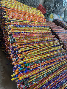 Venta al por mayor de mangos de escoba de madera de eucalipto con revestimiento de PVC con diseño floral, palos de escoba resistentes y lisos - Product Image 3