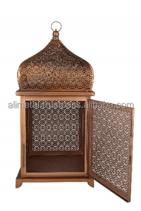 Linterna de vela de mesa marroquí de metal con diseño grabado para el hogar y totalmente personalizable. - Product Image 3