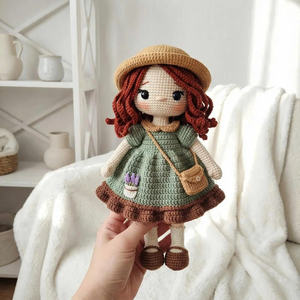 Muñeca de ganchillo para niñas, regalo de cumpleaños con accesorios, hecha a mano con algodón de leche, ecológica. - Product Image 3