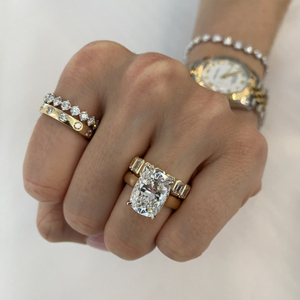 Bague solitaire large en or jaune avec diamant de laboratoire taille coussin de 5,10 carats pour femme, design élégant et classique pour fiançailles - Product Image 4