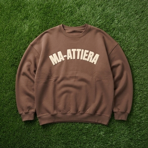 เสื้อสเวตเชิ้ตคอกลมสีน้ำตาลสำหรับผู้ชาย พิมพ์ลายตัวอักษรสีขาวแบบนูน สไตล์ลำลองแนวสตรีทแวร์ - Product Image 5