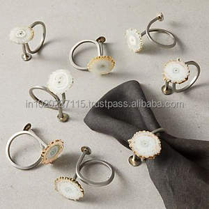 Servilletero de metal con acabado pulido decorativo para la configuración de la cena del evento de aniversario con un diseño festivo elegante y lujoso - Product Image 6