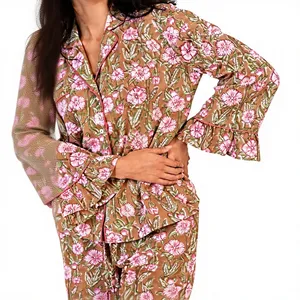Ensemble de pyjama en coton floral deux pièces de luxe pour femmes, vêtements de nuit respirants pour l'automne avec logo tricoté sur le devant, décontracté pour adultes - Product Image 1
