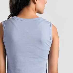 Débardeur de sport bleu clair respirant de luxe pour femme, dernière conception, vente en gros, personnalisable OEM - Product Image 5