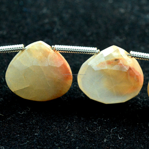 Perles en forme de coeur à facettes en pierre de lune de pêche de haute qualité - Product Image 3