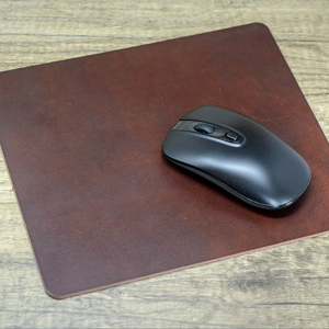 แผ่นรองเมาส์หนังแท้เย็บขอบไม่หลุดลุ่ย แผ่นรองโต๊ะทำงานหนังวัวคุณภาพพรีเมียม สำหรับใช้งานประจำวัน รุ่น LMP-0118 - Product Image 1
