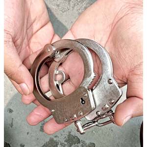 Esposas de Seguridad de Acero al Carbono de Alta Resistencia Estilo Antiguo, Estándar Nij, Doble Bloqueo con Cadena Central - Product Image 6