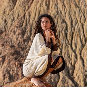 เสื้อคลุมคาร์ดิแกนสไตล์โบโฮ ลายชนเผ่า พร้อมลายบล็อกสีทอง เสื้อผ้าสำหรับงานเทศกาล เสื้อคลุมตัวนอกแบบโบฮีเมียนน้ำหนักเบา - Product Image 2