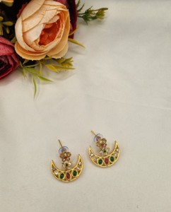Collier élégant en forme de demi-lune serti de pierres ovales avec un ensemble de boucles d'oreilles assorties, bijoux ethniques indiens fabriqués par des fabricants de bijoux. - Product Image 3